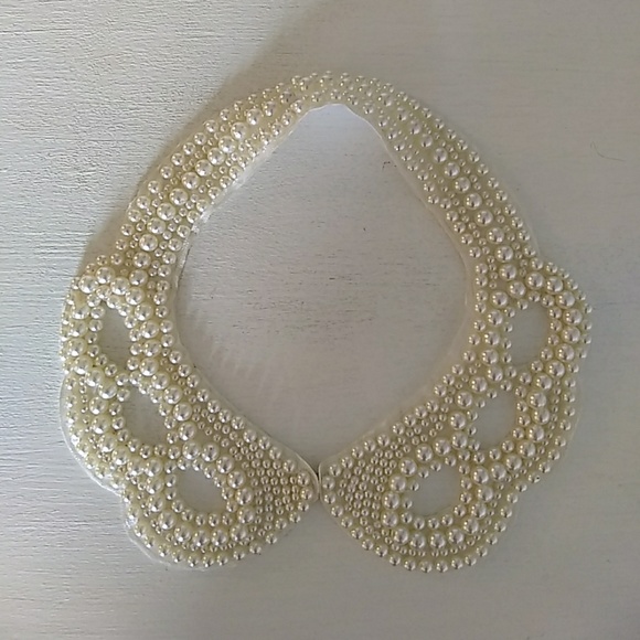 Accessories - Detachable decorative pearl collar